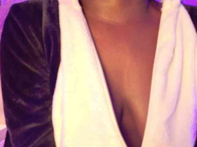 VICKYWALLES webcam