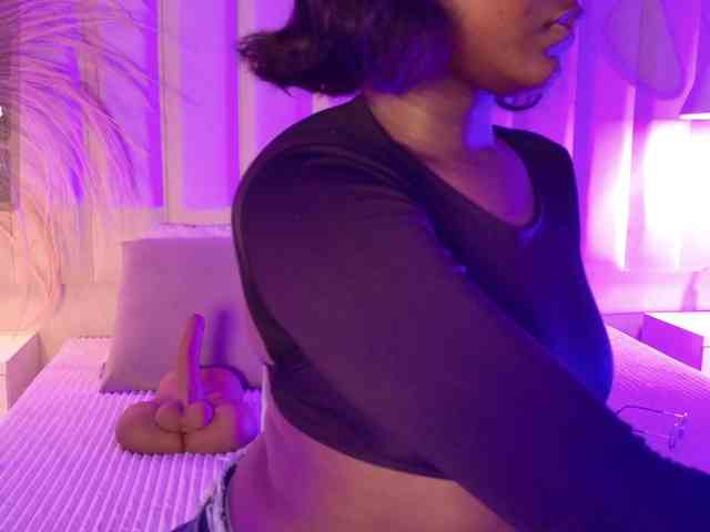 VICKYWALLES webcam