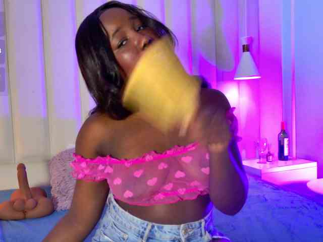 VICKYWALLES webcam