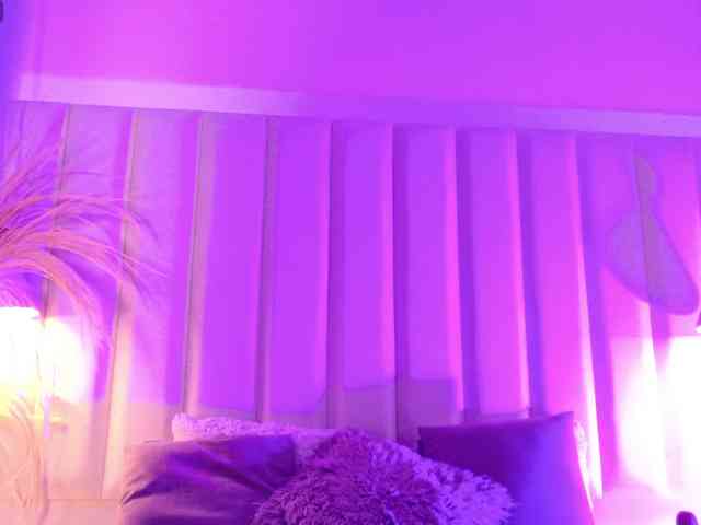 VICKYWALLES webcam