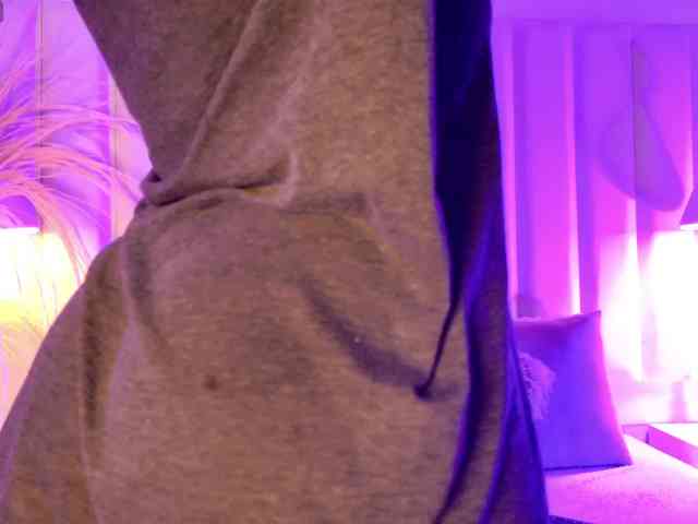VICKYWALLES webcam
