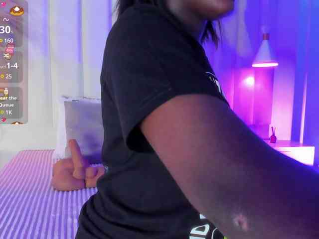 VICKYWALLES webcam