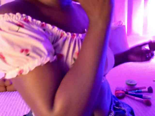 VICKYWALLES webcam