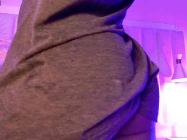 VICKYWALLES webcam