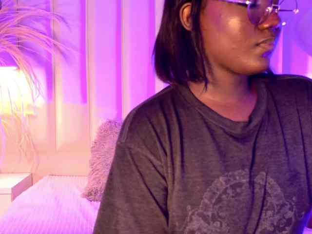 VICKYWALLES webcam
