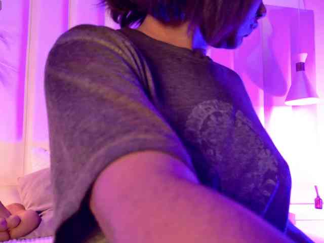 VICKYWALLES webcam
