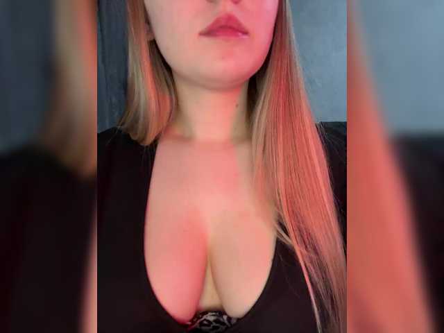 Peach--Alice's BongaCams show and profile