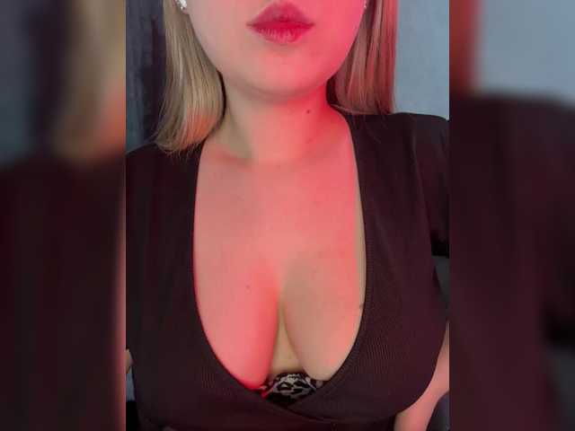 Peach--Alice's BongaCams show and profile