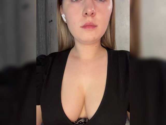 Peach--Alice's BongaCams show and profile