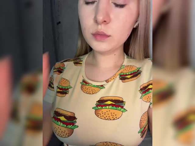 Peach--Alice's BongaCams show and profile