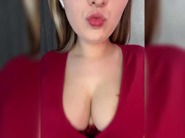 Peach--Alice's BongaCams profile