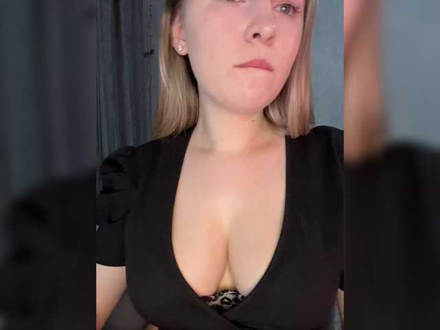 Peach--Alice's BongaCams show and profile