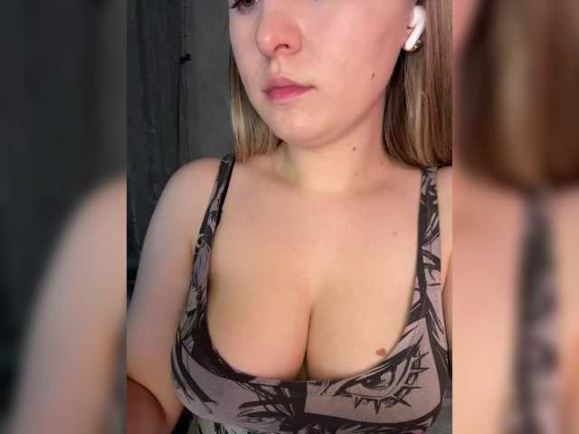 Peach--Alice's BongaCams show and profile