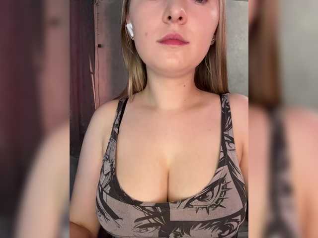 Peach--Alice's BongaCams show and profile