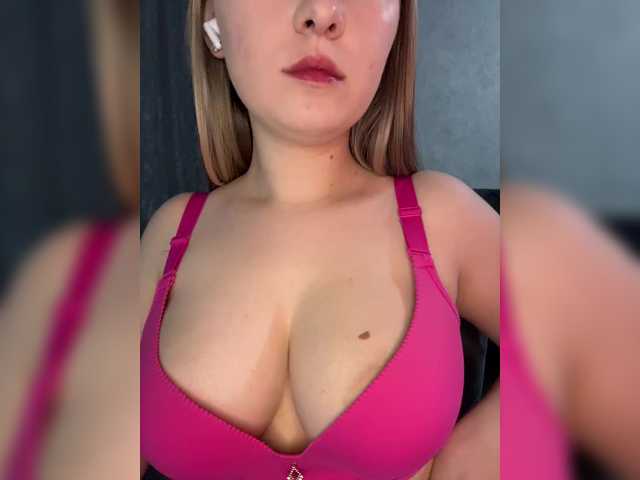 Peach--Alice's BongaCams show and profile