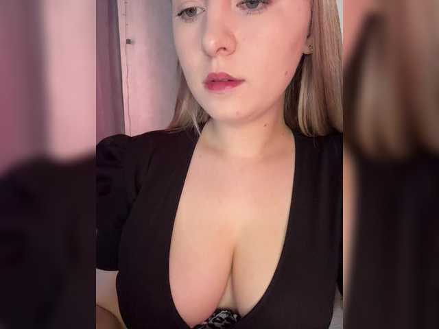 Peach--Alice's BongaCams show and profile