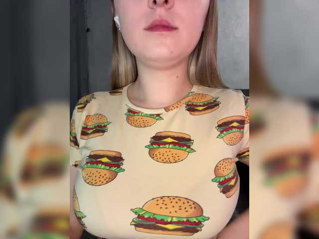 Peach--Alice's BongaCams show and profile