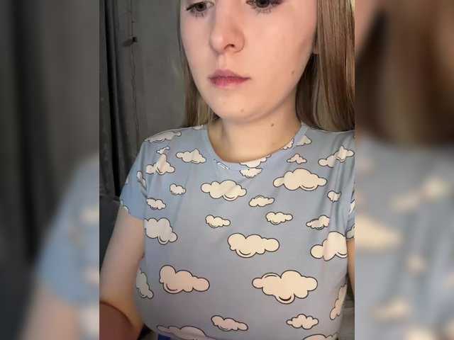 Peach--Alice's BongaCams show and profile