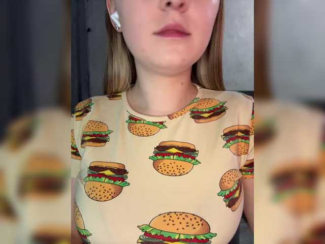 Peach--Alice's BongaCams show and profile