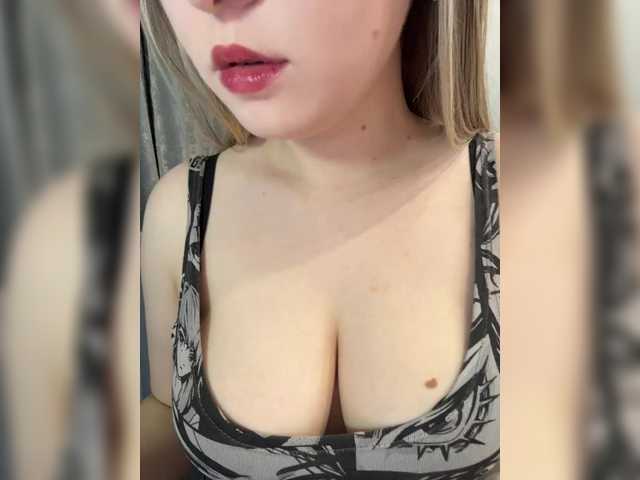 Peach--Alice's BongaCams show and profile