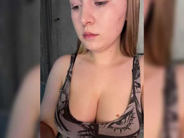 Peach--Alice's BongaCams show and profile