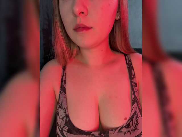 Peach--Alice's BongaCams show and profile