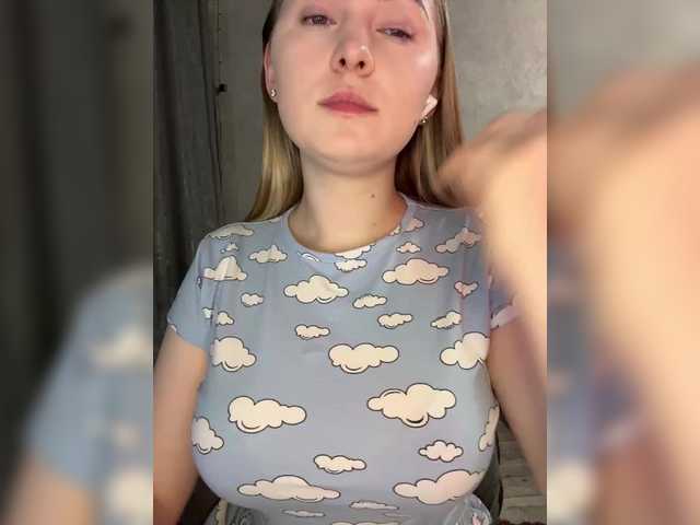 Peach--Alice's BongaCams profile