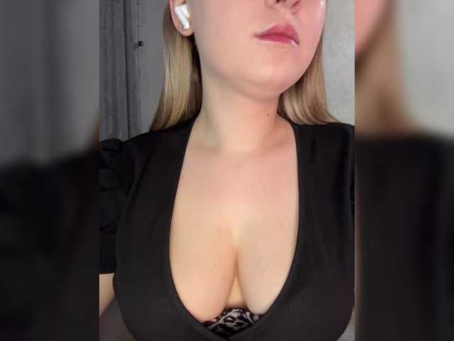 Peach--Alice's BongaCams show and profile