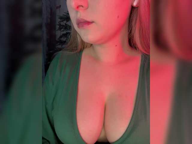 Peach--Alice's BongaCams show and profile