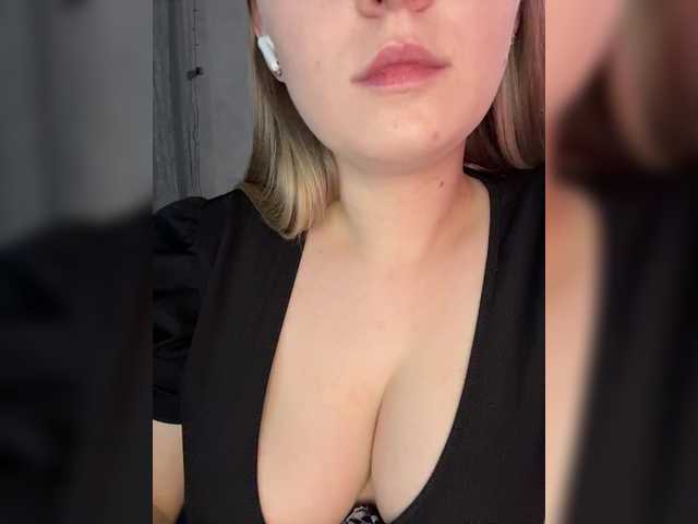 Peach--Alice's BongaCams show and profile