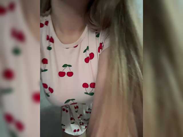 Peach--Alice's BongaCams show and profile