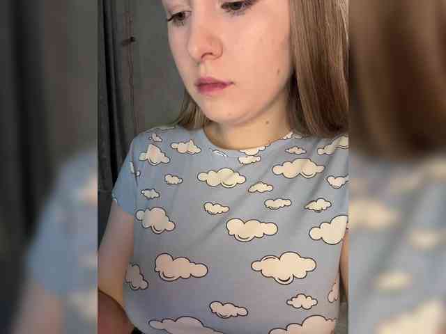 Peach--Alice Live Webcam on BongaCams