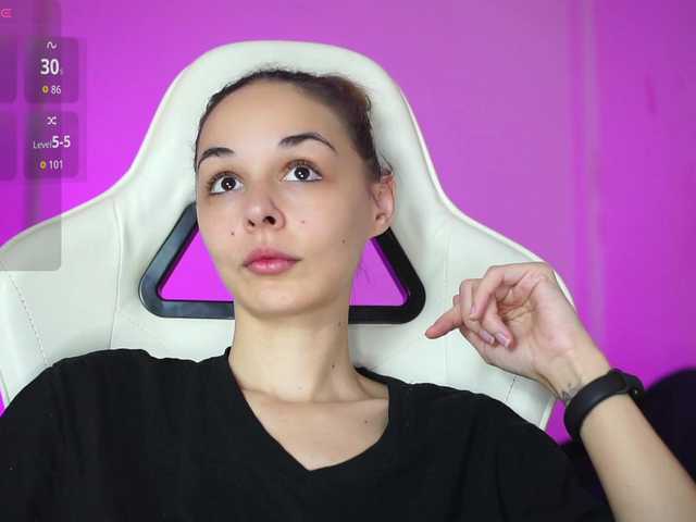 Miss-Bia's BongaCams show and profile