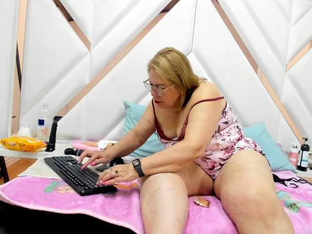 ViviannaJhonson's BongaCams show and profile