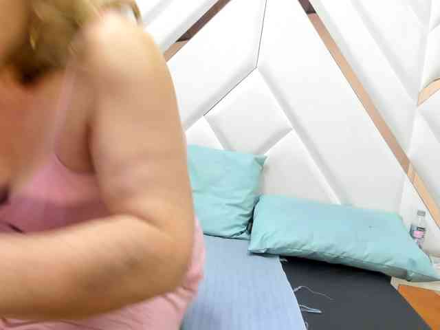 ViviannaJhonson webcam