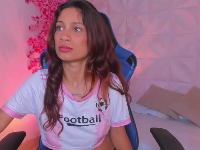 cora-22's BongaCams show and profile