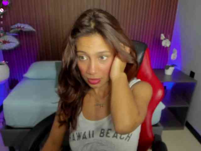 webcam adult Cora-22