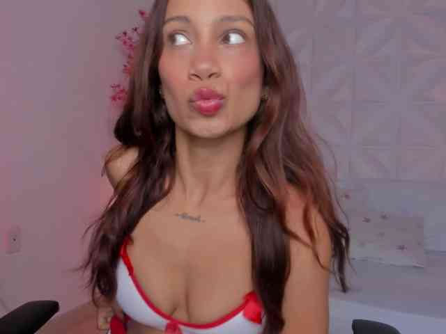 cora-22 Live Webcam on BongaCams