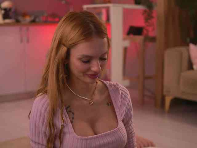 online chatting LeyaMeyers