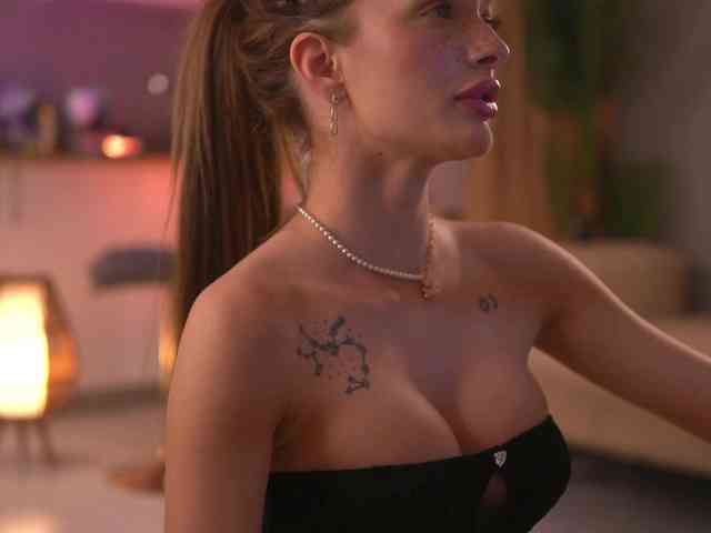 LeyaMeyers Live Webcam on BongaCams