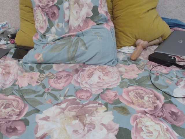 MILAax's BongaCams show and profile