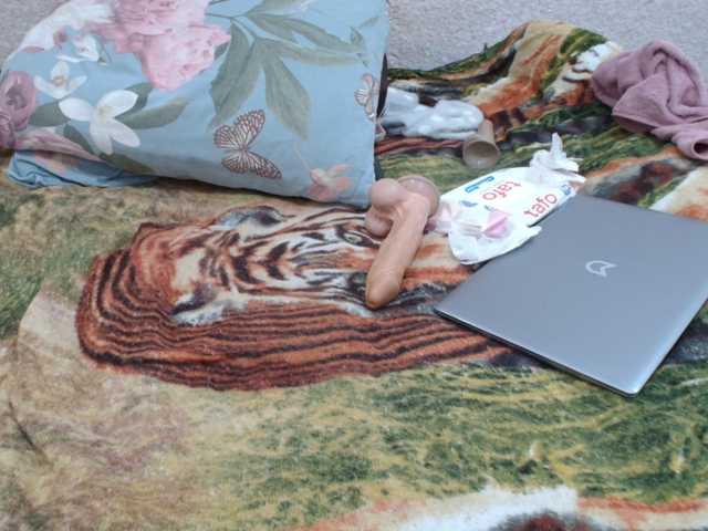 MILAax's BongaCams show and profile