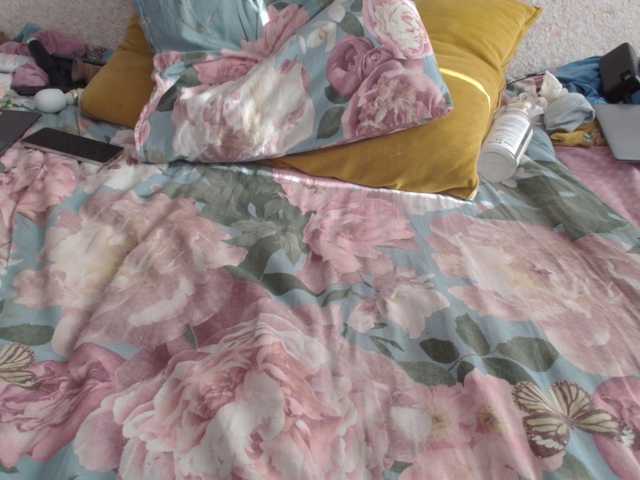 MILAax's BongaCams show and profile