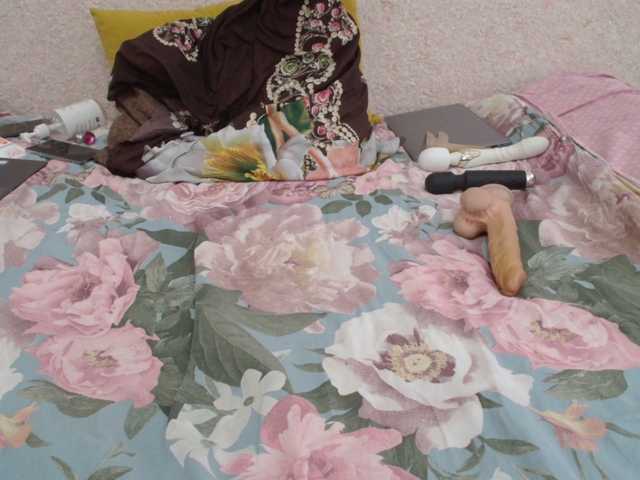 MILAax's BongaCams show and profile