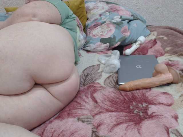 MILAax's BongaCams show and profile