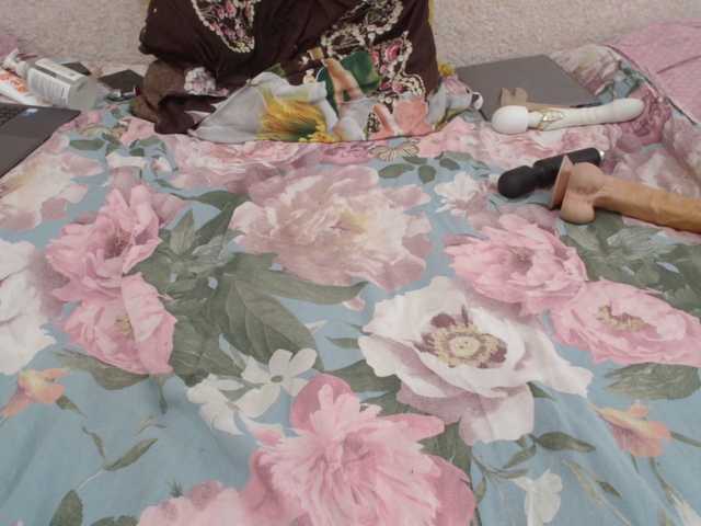 MILAax's BongaCams show and profile