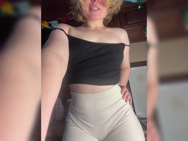 A-Huli's BongaCams show and profile