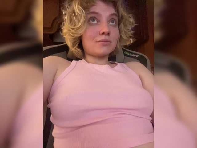 A-Huli's BongaCams show and profile