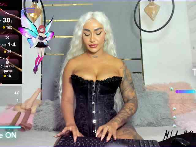 MiaBrunette webcam