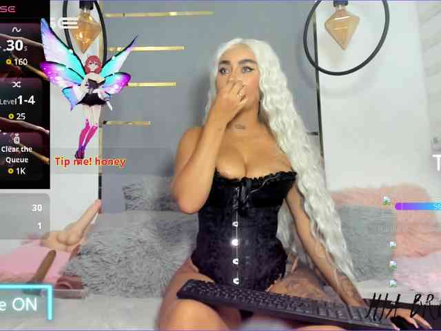 MiaBrunette webcam